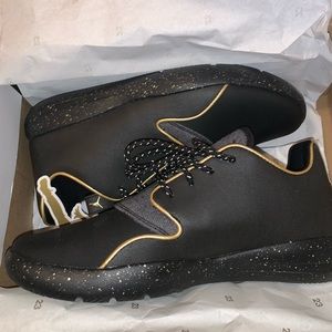 Jordan Eclipse Holiday 6.5Y / 8W